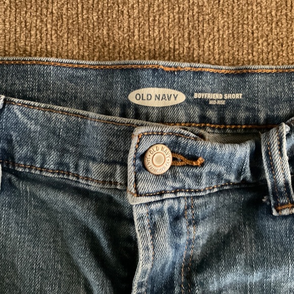 Women’s Old Navy distressed shorts - Picture 2 of 4